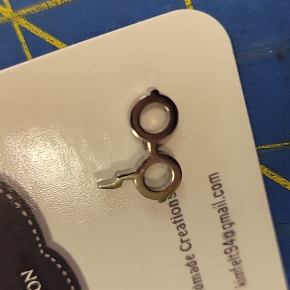 HARRY POTTER & DEATHLY Stud Earrings Silver Tone - Picture 2 of 2